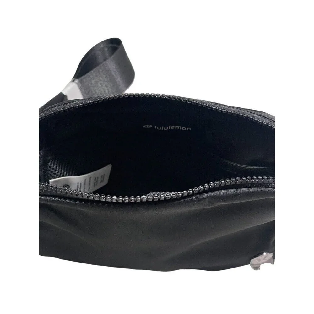 NWT Lululemon Everywhere waist bag & Fanny Pack Extended Strap Black - Picture 7 of 12